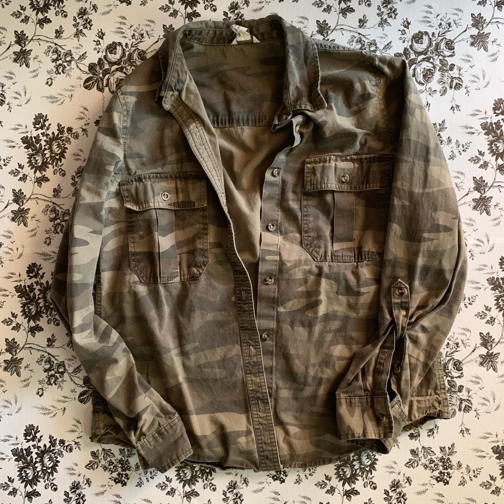 Forever 21 Button Up Camoflauge Jacket Medium